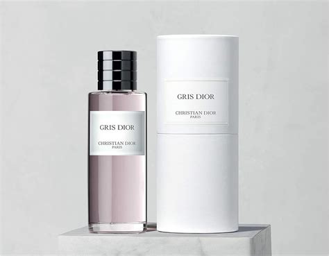 gris montaigne parfum